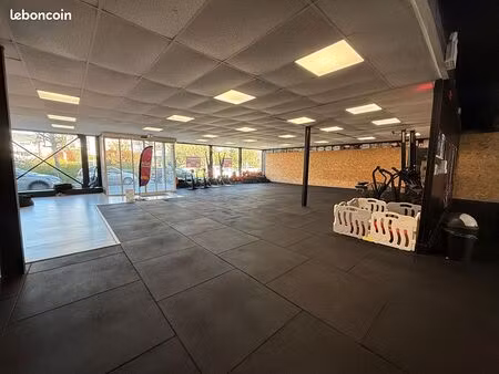 local commercial 600 m² dinan