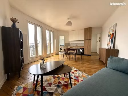 t2 meublé 43 m² – vue tour eiffel et la défense – entièrement rénové – 1 390 cc