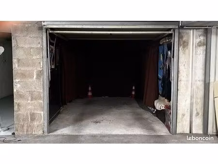 garage de 17m2 sous le bâtiment