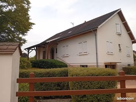 maison 9 pièces domois