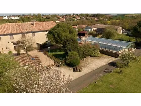 magnifique maison rénovée à neuf offrant un cadre de vie exceptionnel  avec très grande pi