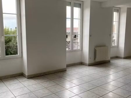 appartement t3 barbezieux centre 75m2 en duplex