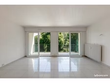 rare à la vente f2/f3 lumineux avec vue panoramique sur le prés la rose