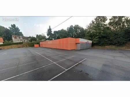 local commercial 944 m² uzerche