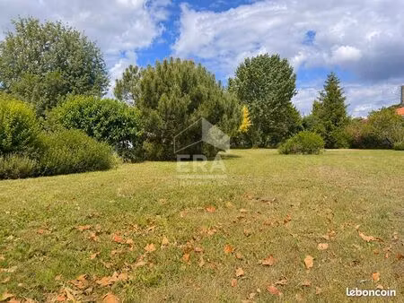 terrain 1 047 m² royan