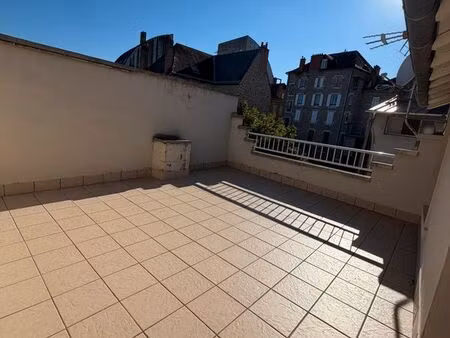 t2 atypique avec sa grande terrasse  centre ville