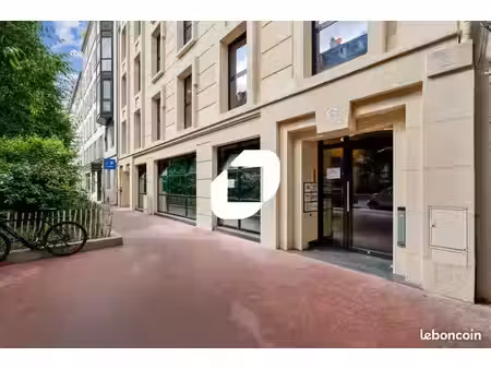 local bureaux 157 m²