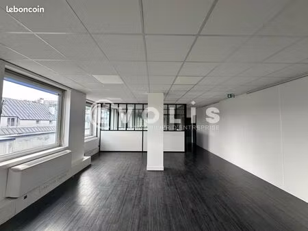 bureau 677 m²