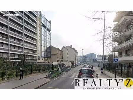 local commercial 200 m²