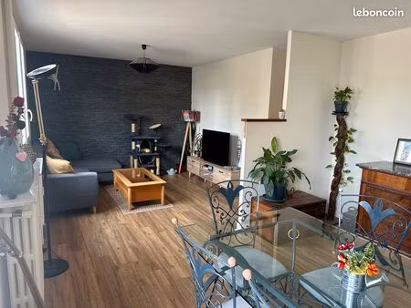 appartement 3 pièces 70 m² rénové – grande pièce de vie – besançon secteur calme