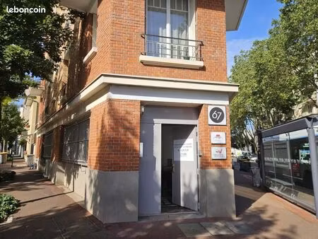bureau 97 m²