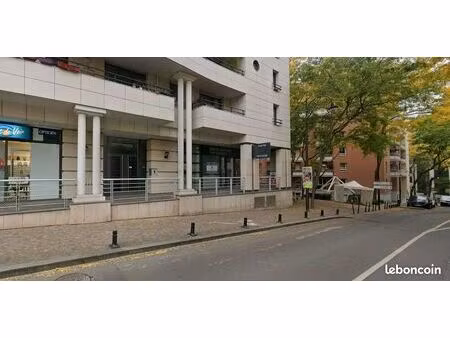 local commercial 245m2