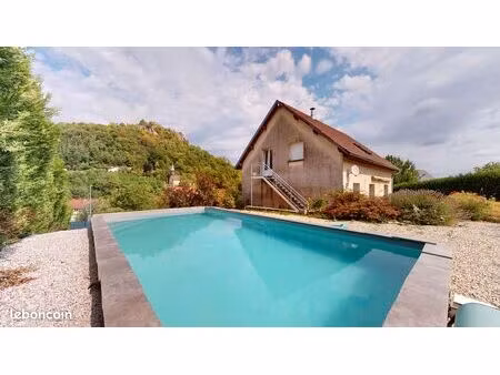 maison 8 pièces 172 m²