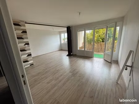 très beau t2 56m2 refait à neuf