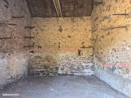 garage 33m2 très belle hauteur sous plafond