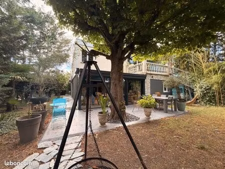 maison 8 pièces 222 m²