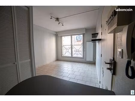 studio 1 pièce 18 m²