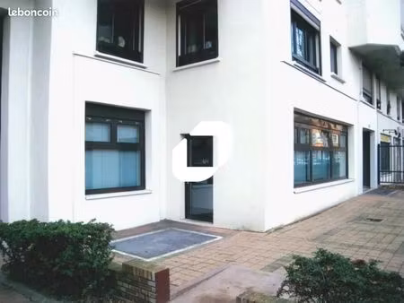 bureau 94 m²