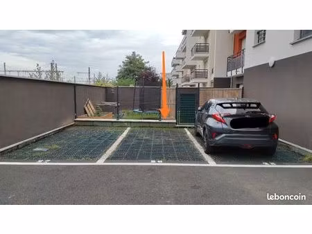 stationnement extérieur proche gare