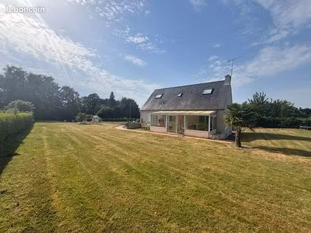 maison 120m2 avec salle cinéma et réception