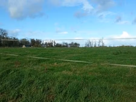 terrain 1 832 m²