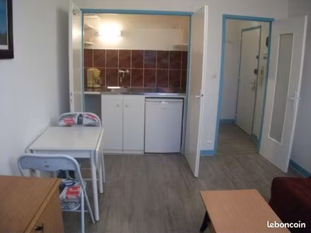 studio meublé équipé 21m2 rue edouard herriot chauffage compris 800m lycée pergaud