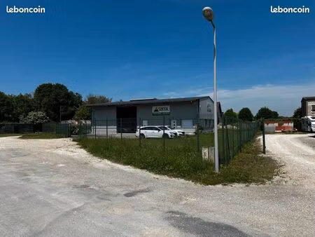 batiment industriel + bureaux 300m2