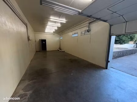 local stockage/activité 60 m² – besançon – porte sectionnelle