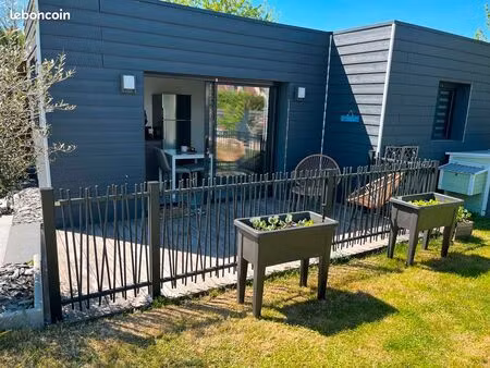 location studio dans dépendance avec piscine et extérieur