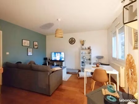 appartement avec balcon et terrasse proche commodités