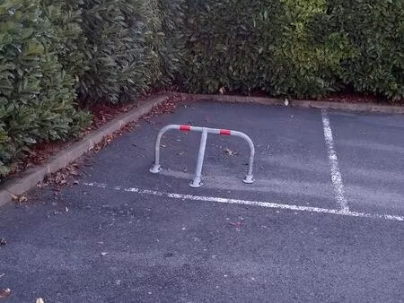 place de parking extérieur sécurisé dans résidence
