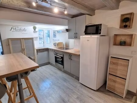 f2 42 m² – entierement rénové – toutes charges incluses