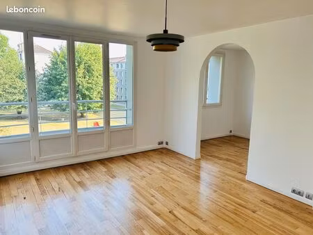 appartement t4 rénové de 65 m² – bonsecours (76240) – 130 000