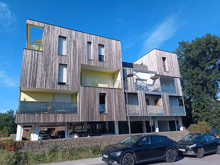 appartement à vendre de 80 m2 avec une terrasse de 40 m2 au dernier étage d'une copropriét