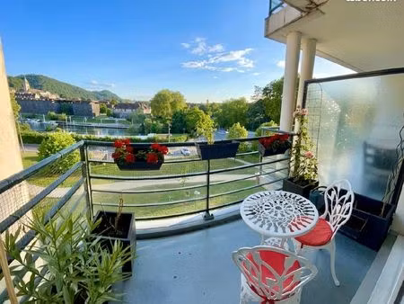 à louer : appartement t4 traversant avec garage – vue sur le doubs & la citadelle