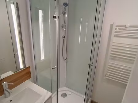 appartement nu 3 pièces rénové à neuf centre-ville pertuis