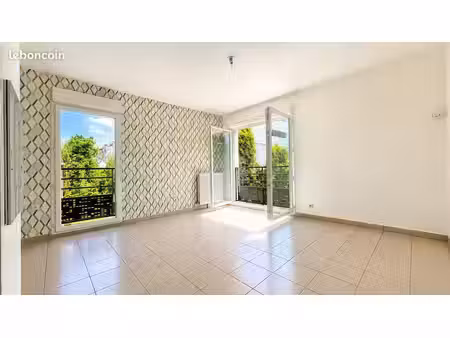 studio 1 pièce 30 m²