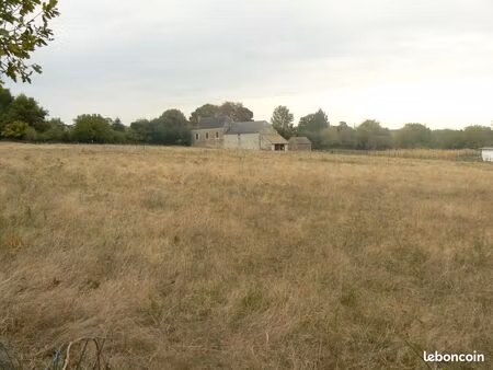 ferme avec grand pré attenant