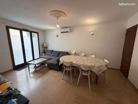 loue maison de ville à valréas avec balcon