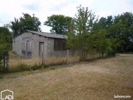 terrain 556 m² salles
