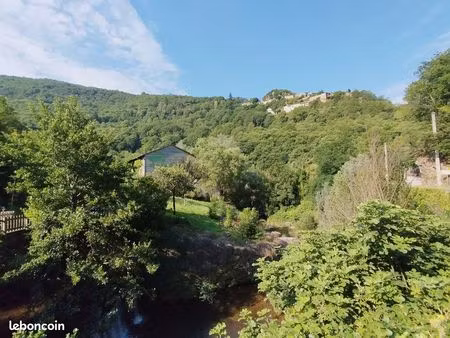 ensemble immobilier en pierres