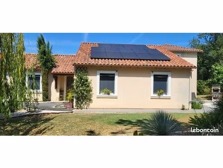 maison 157 m2- 4 chambres  piscine  panneaux solaires  double garage  terrain- classe b