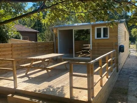 maison au bord d'une rivière