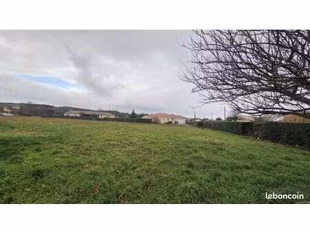 semalens  terrain plat et viabilisé de 920 m²