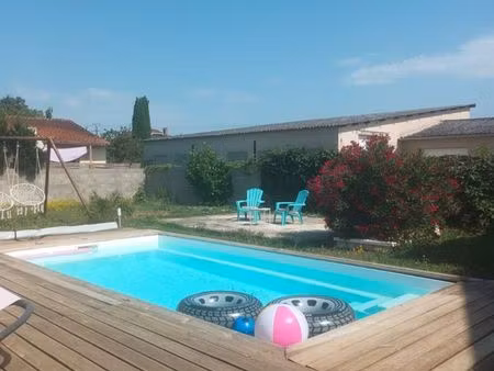 maison clôturé avec piscine