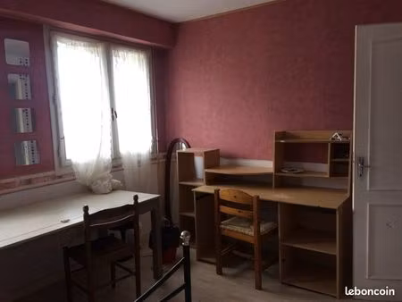 chambre meublée dans maison