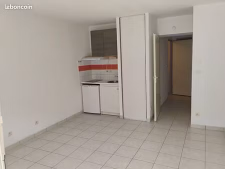 studio 25m2 proche iut avec parking
