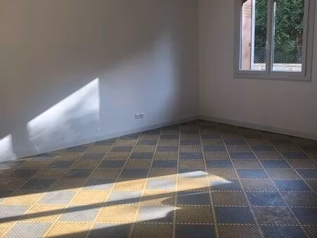 grand f2 rdc proche centre ville mussidan