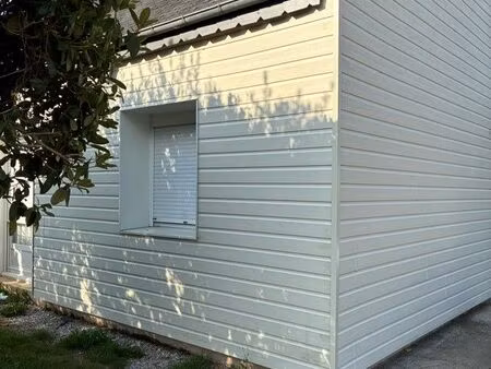a louer maison avec garage et coin pelouse