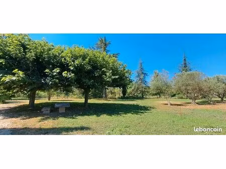 terrain 885 m² carpentras